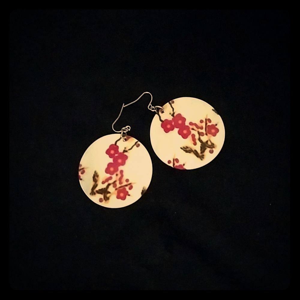 Floral round earrings 🛍3 For $15🛍
